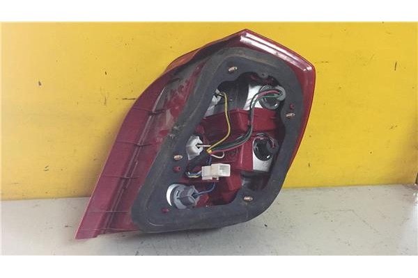 Recambio de piloto trasero izquierdo para chevrolet nubira berlina 1.6 se referencia OEM IAM 0311001929  