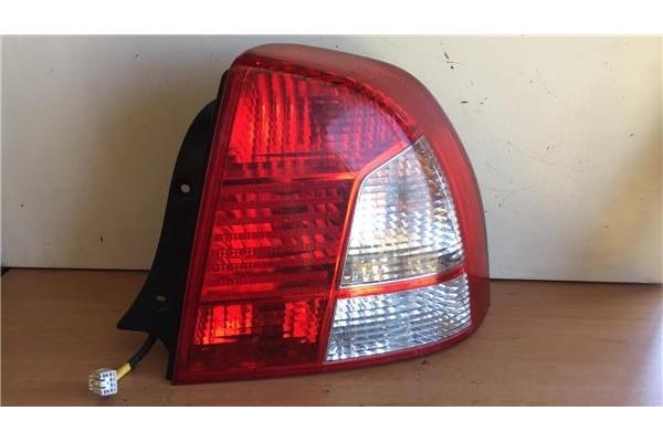 Recambio de piloto trasero derecho para kia shuma ii (spt) 1.8 wave 5 berlina referencia OEM IAM 265236  