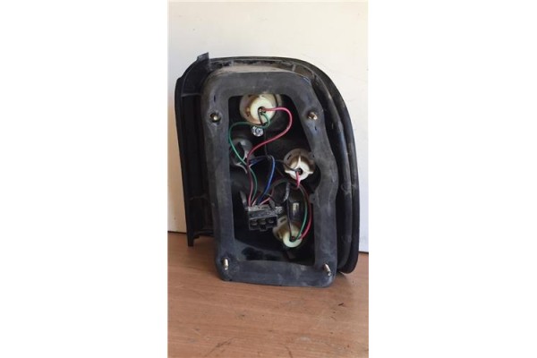 Recambio de piloto trasero izquierdo para kia sportage 2.0 básico (3-ptas.) referencia OEM IAM 9K08  