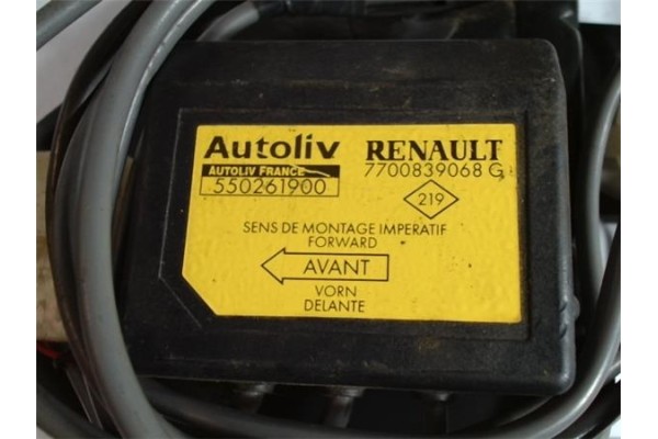 Recambio de centralita airbag para renault clio ii fase i (b/cb0) 1.2 16 v rt (b/cb05/w) referencia OEM IAM 7700839068G 55026190 Recambio de centralita airbag para renault clio ii fase i (b/cb0) 1.2 16 v rt (b/cb05/w) referencia OEM IAM 7700839068G 55026190