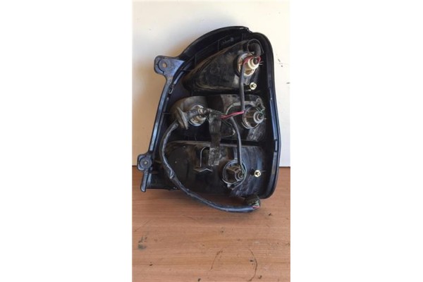 Recambio de piloto trasero izquierdo para kia carnival 2.9 td ls referencia OEM IAM 265240  