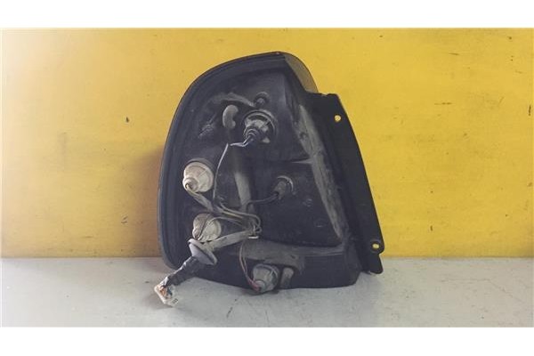 Recambio de piloto trasero derecho para daewoo nubira berlina 1.6 passion referencia OEM IAM 0311000732  