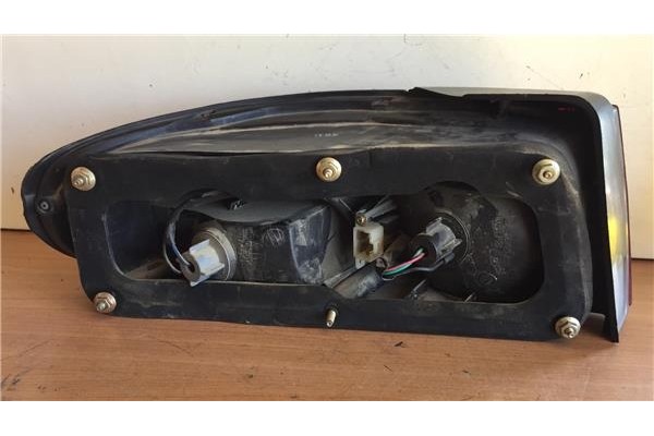 Recambio de piloto trasero derecho para kia sephia ii 1.5 ls referencia OEM IAM 0K20N51140  