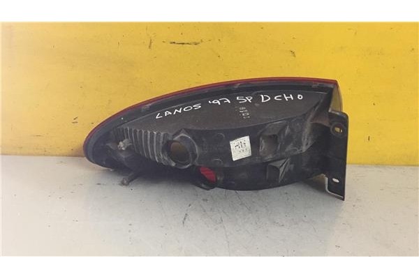 Recambio de piloto trasero derecho para daewoo lanos 1.4 cool referencia OEM IAM 034615R  