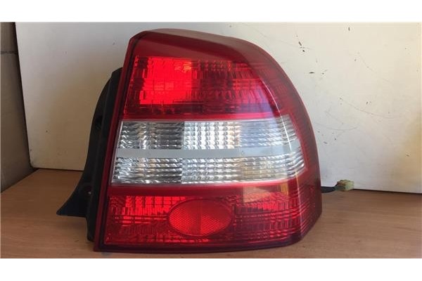 Recambio de piloto trasero derecho para kia shuma 1.5 rs 5 berlina referencia OEM IAM 265254  