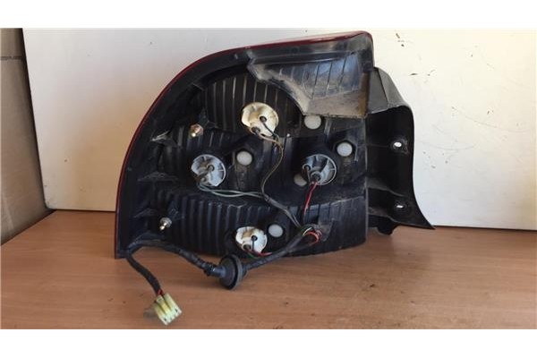 Recambio de piloto trasero derecho para kia shuma 1.5 rs 5 berlina referencia OEM IAM 265254  