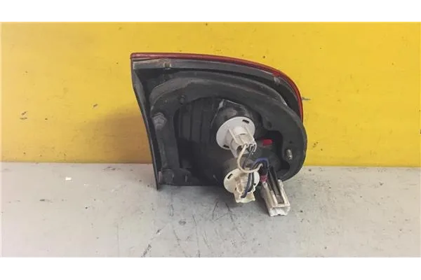 Recambio de piloto interior derecho para daewoo lanos 1.4 cool referencia OEM IAM 214646R  