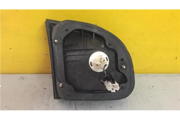 Recambio de piloto interior derecho para daewoo lanos 1.4 cool referencia OEM IAM 415900R  