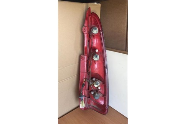Recambio de piloto trasero izquierdo para daewoo tacuma 1.6 se referencia OEM IAM 300526L  
