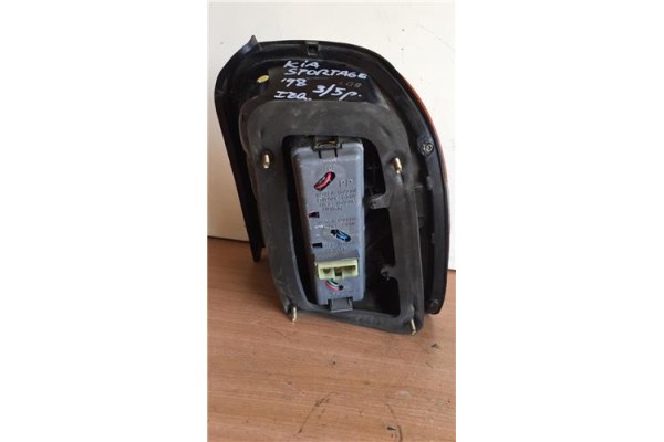 Recambio de piloto trasero izquierdo para kia sportage 2.0 básico (3-ptas.) referencia OEM IAM 9K08  