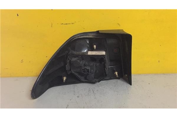 Recambio de piloto trasero derecho para saab 900 berlina 2.0 referencia OEM IAM 4398525  