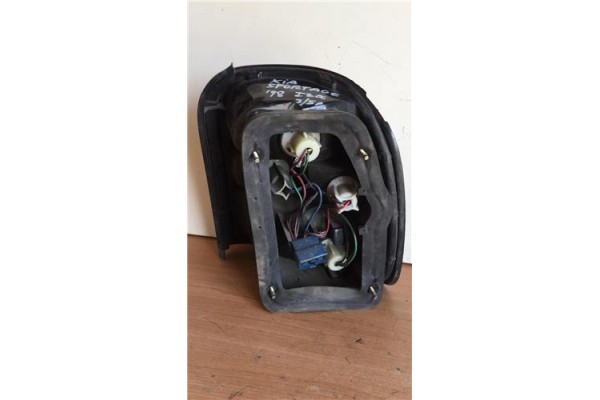 Recambio de piloto trasero izquierdo para kia sportage 2.0 básico (3-ptas.) referencia OEM IAM 9K08  