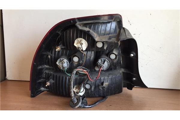 Recambio de piloto trasero derecho para kia shuma 1.5 rs 5 berlina referencia OEM IAM 265254  