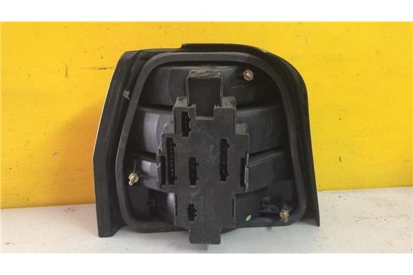 Recambio de piloto trasero derecho para volkswagen polo ii 2f (801/803) 1.05 boulevard berlina referencia OEM IAM 867945257D  