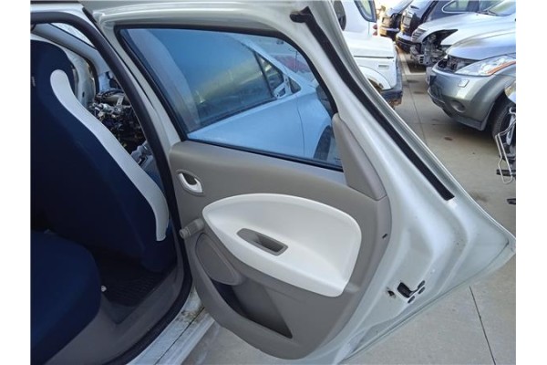 Recambio de puerta trasero derecha para renault zoe electrico referencia OEM IAM 821008742R  
