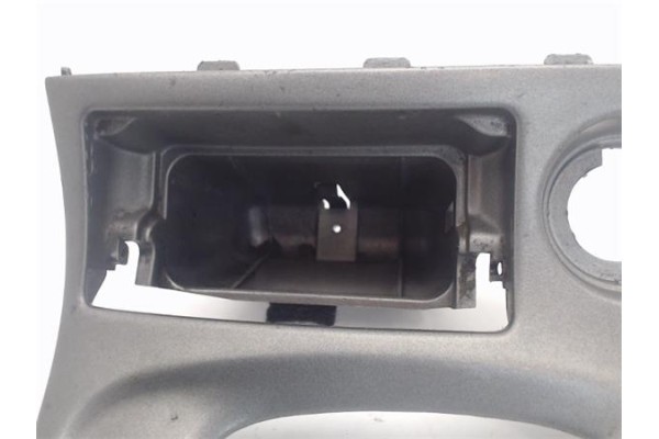 Recambio de embellecedor consola central para toyota celica (t23) referencia OEM IAM   