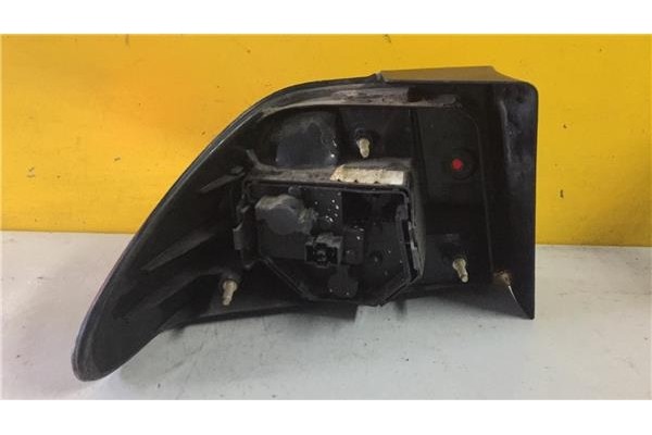 Recambio de piloto trasero derecho para saab 900 berlina 2.0 referencia OEM IAM 4398525  