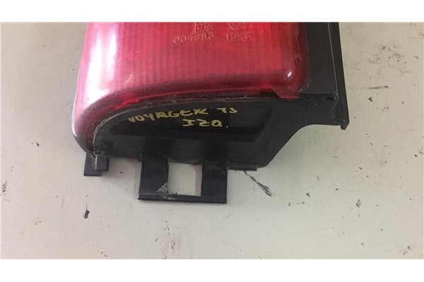 Recambio de piloto trasero izquierdo para chrysler voyager es 2.5 referencia OEM IAM 43995354681A  