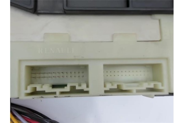 Recambio de caja fusibles/rele para renault clio ii fase i (b/cb0) referencia OEM IAM 8200031555  