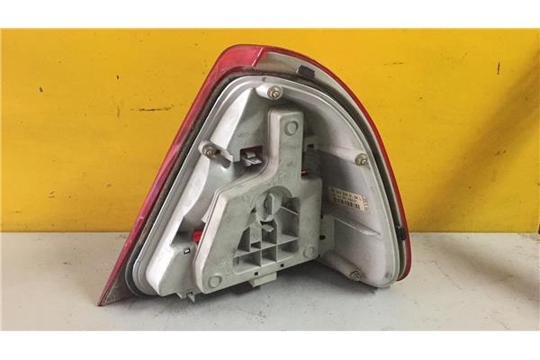 Recambio de piloto trasero izquierdo para mercedes-benz clase c (bm 202) berlina 1.8 180 (202.018) referencia OEM IAM 2028200164