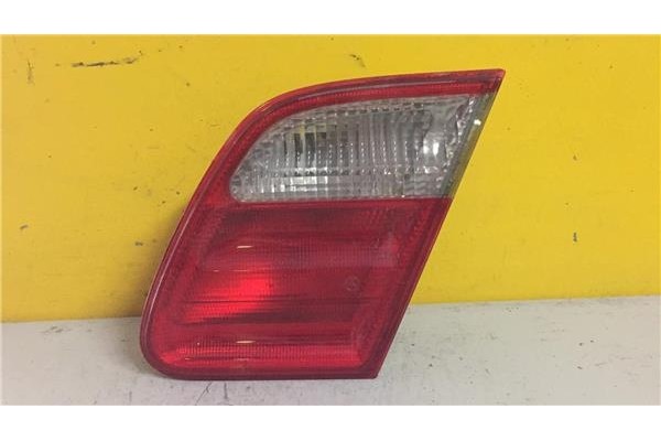 Recambio de piloto interior derecho para mercedes-benz clase e (bm 210) berlina 2.0 200 (210.035) referencia OEM IAM A2108203864