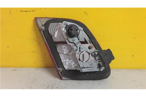 Recambio de piloto interior derecho para mercedes-benz clase e (bm 210) berlina 2.0 200 (210.035) referencia OEM IAM A2108203864