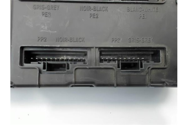 Recambio de caja fusibles/rele para renault megane ii berlina 3p referencia OEM IAM 8200309690 8200411353 