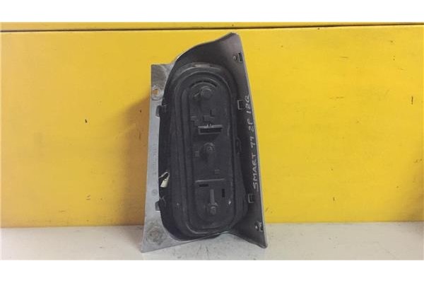 Recambio de piloto trasero izquierdo para smart for two 0.7 referencia OEM IAM 253033L  