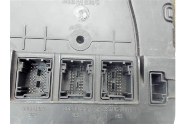 Recambio de caja fusibles/rele para renault megane ii berlina 3p referencia OEM IAM 8200309690 8200411353 