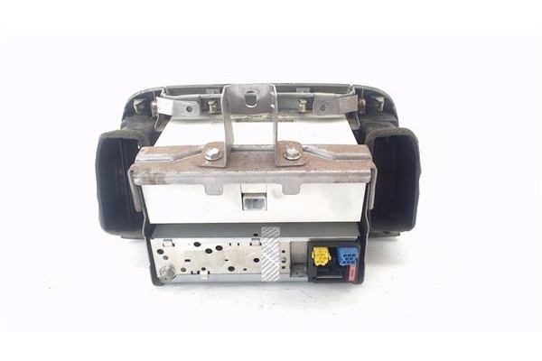 Recambio de radio / cd para nissan micra (k12e) 1.2 16v referencia OEM IAM 28185AX610  