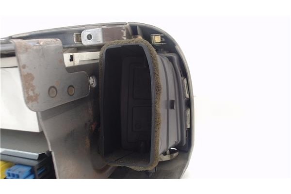 Recambio de radio / cd para nissan micra (k12e) 1.2 16v referencia OEM IAM 28185AX610  