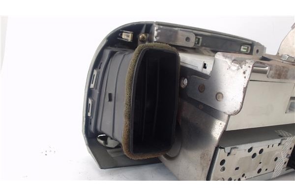 Recambio de radio / cd para nissan micra (k12e) 1.2 16v referencia OEM IAM 28185AX610  