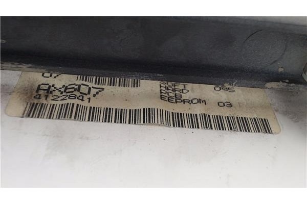 Recambio de radio / cd para nissan micra (k12e) 1.2 16v referencia OEM IAM 28185AX610  