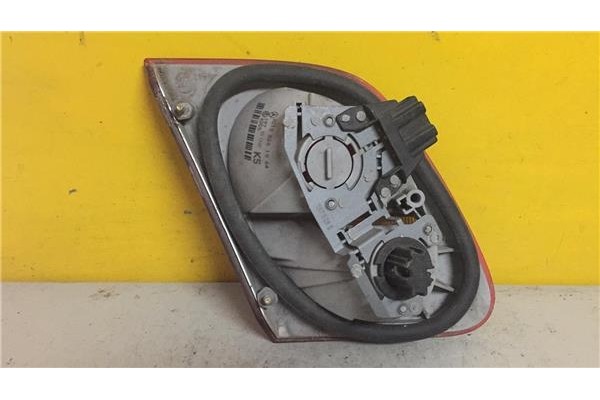 Recambio de piloto interior derecho para mercedes-benz clase e (bm 210) berlina 2.0 200 (210.035) referencia OEM IAM A2108201064