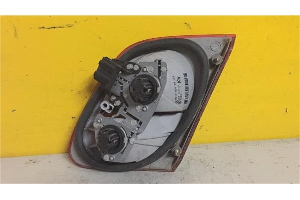 Recambio de piloto interior izquierdo para mercedes-benz clase e (bm 210) berlina 2.0 200 (210.035) referencia OEM IAM A21082009