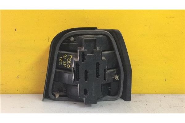 Recambio de piloto trasero izquierdo para volkswagen polo ii 2f (801/803) 1.4 universal berlina referencia OEM IAM E130263  