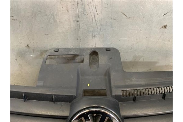 Recambio de rejilla paragolpes delantero para volkswagen polo iv (9n1) 1.4 tdi referencia OEM IAM 6Q0853651C  