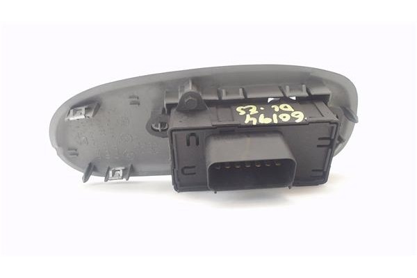 Recambio de mando elevalunas delantero izquierdo para chrysler voyager (rg) 2.5 crd referencia OEM IAM 746797084  