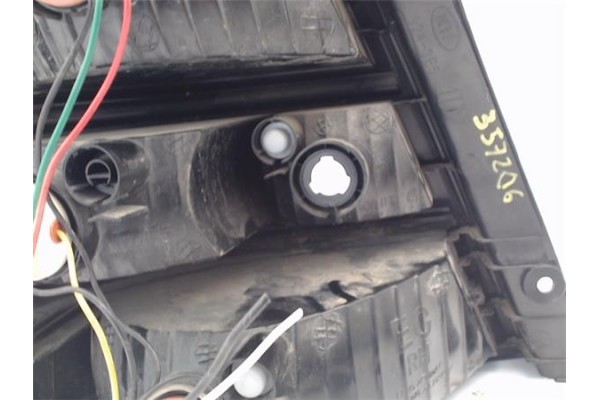 Recambio de piloto trasero derecho para kia sorento (bl) 2.5 crdi referencia OEM IAM 9243E5  