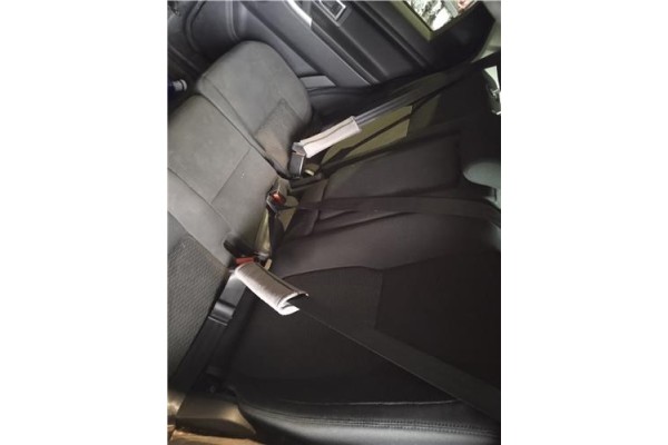 Recambio de anclaje cinturon trasero izquierdo para land rover discovery sport 2.0 basis fwd referencia OEM IAM LR061313  
