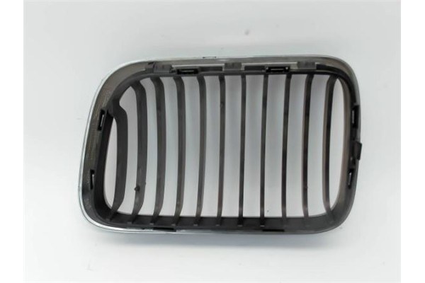 Recambio de rejilla capo para bmw serie 3 berlina (e36) referencia OEM IAM 51138185802 51138195094 