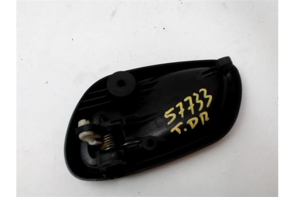 Recambio de manilla int. puerta trasero derecha para opel agila 1.2 básico referencia OEM IAM 4706321  