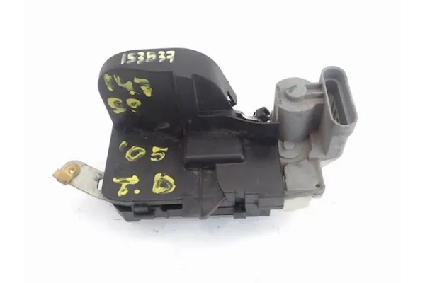 Recambio de cierre electromagnetico trasero derecho para alfa romeo 147 (190) 1.9 jtdm 16v referencia OEM IAM 46556820  