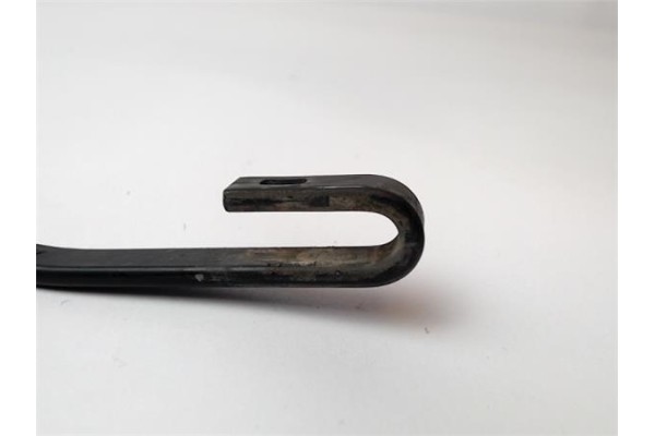 Recambio de brazo limpiaparabrisas trasero para volkswagen polo iv (9n1) 1.4 16v referencia OEM IAM 606955707  