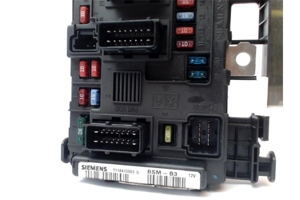 Recambio de caja fusibles/rele para citroen c5 berlina 2.0 hdi referencia OEM IAM T118470003G  