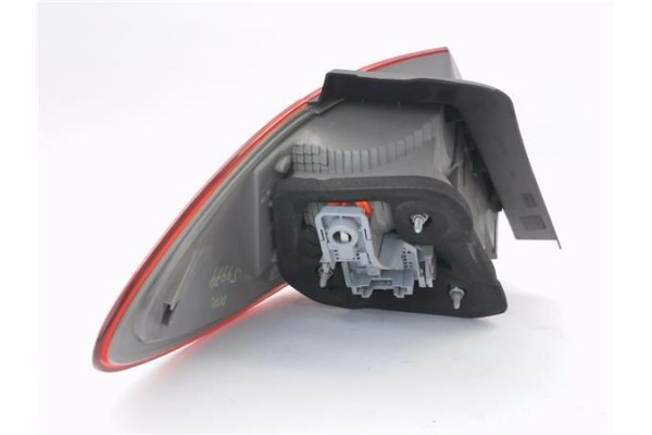 Recambio de piloto trasero derecho para mercedes-benz clase b (bm 246) 1.8 b 200 cdi (246.201) referencia OEM IAM A2468200664  