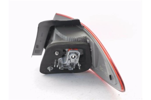 Recambio de piloto trasero izquierdo para mercedes-benz clase b (bm 246) 1.8 b 200 cdi (246.201) referencia OEM IAM A2468200564 