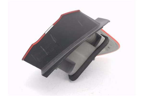 Recambio de piloto trasero izquierdo para mercedes-benz clase b (bm 246) 1.8 b 200 cdi (246.201) referencia OEM IAM A2468200564 