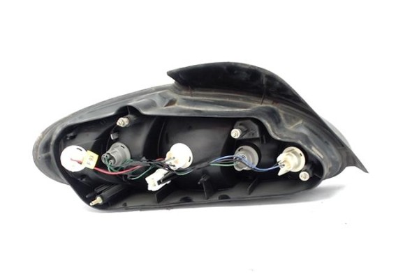 Recambio de piloto trasero derecho para hyundai lantra berlina (rd) 2.0 gls referencia OEM IAM 81I17Y  