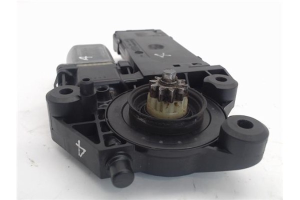 Recambio de motor elevalunas delantero izquierdo para renault scenic ii (jm) referencia OEM IAM 130822479  
